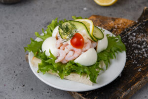 Võileib kreveti, majoneesi ja munaga